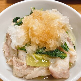 豚バラ肉と小松菜を蒸しておろしポン酢乗せ
